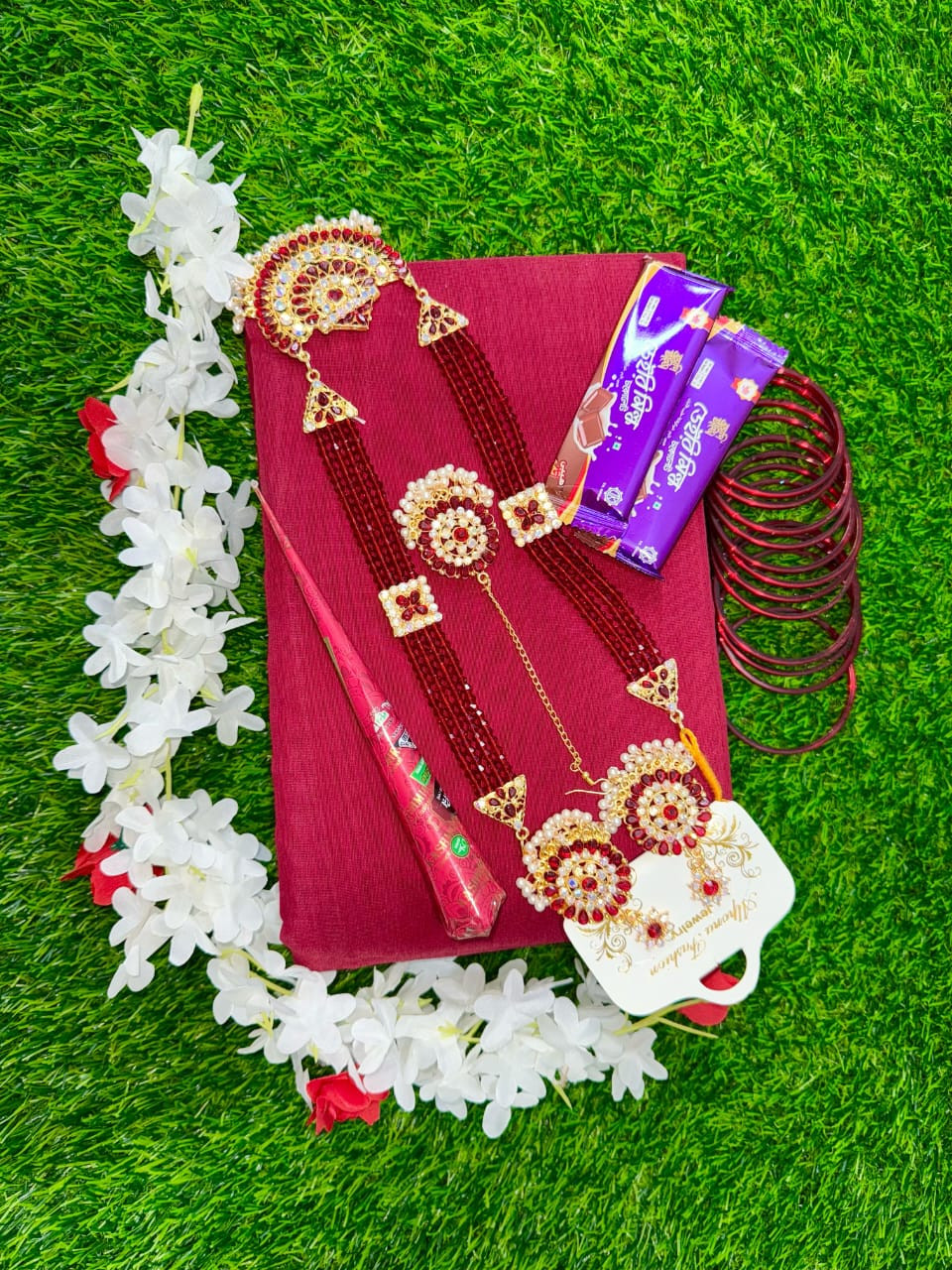 Exclusive saree gift combo